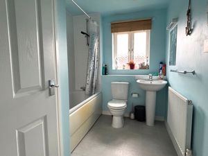 2 Bugle Crescent_Bathroom- click for photo gallery